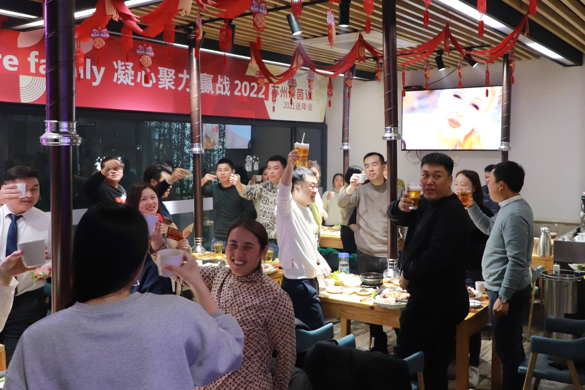 碰杯.jpg